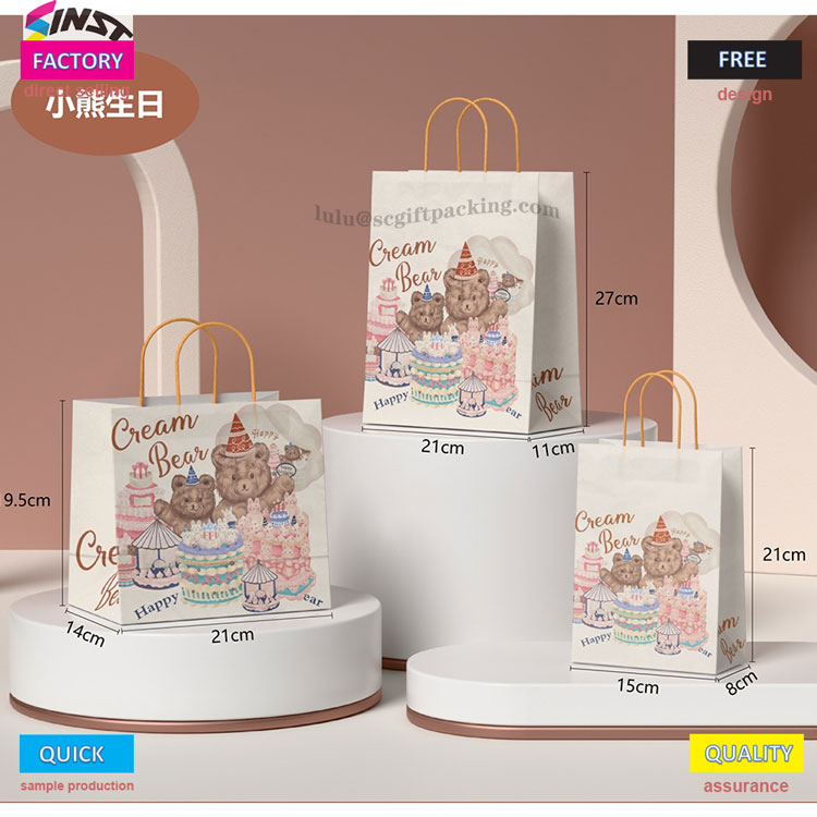Le sac cadeau d'anniversaire simple et réfléchi apporte de la joie