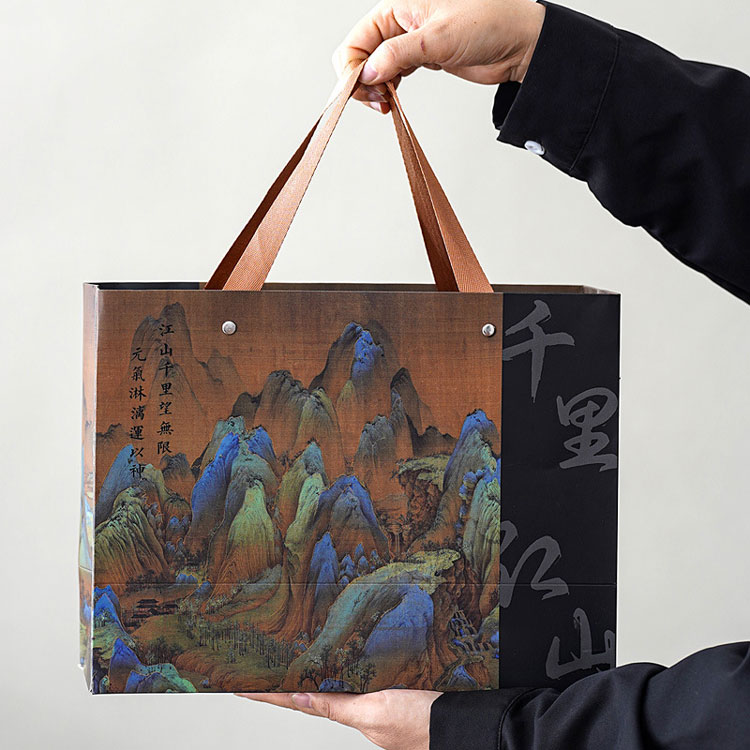 Un coffret cadeau mug en céramique imprégné de l’esprit des montagnes et des rivières : le tenir entre vos mains apporte une sensation de chaleur.