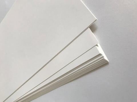 ​La différence entre le carton blanc et le papier kraft blanc