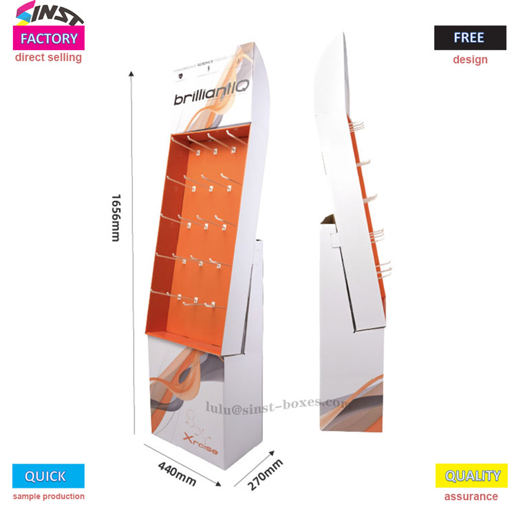 Présentoir en carton avec crochet pour souris